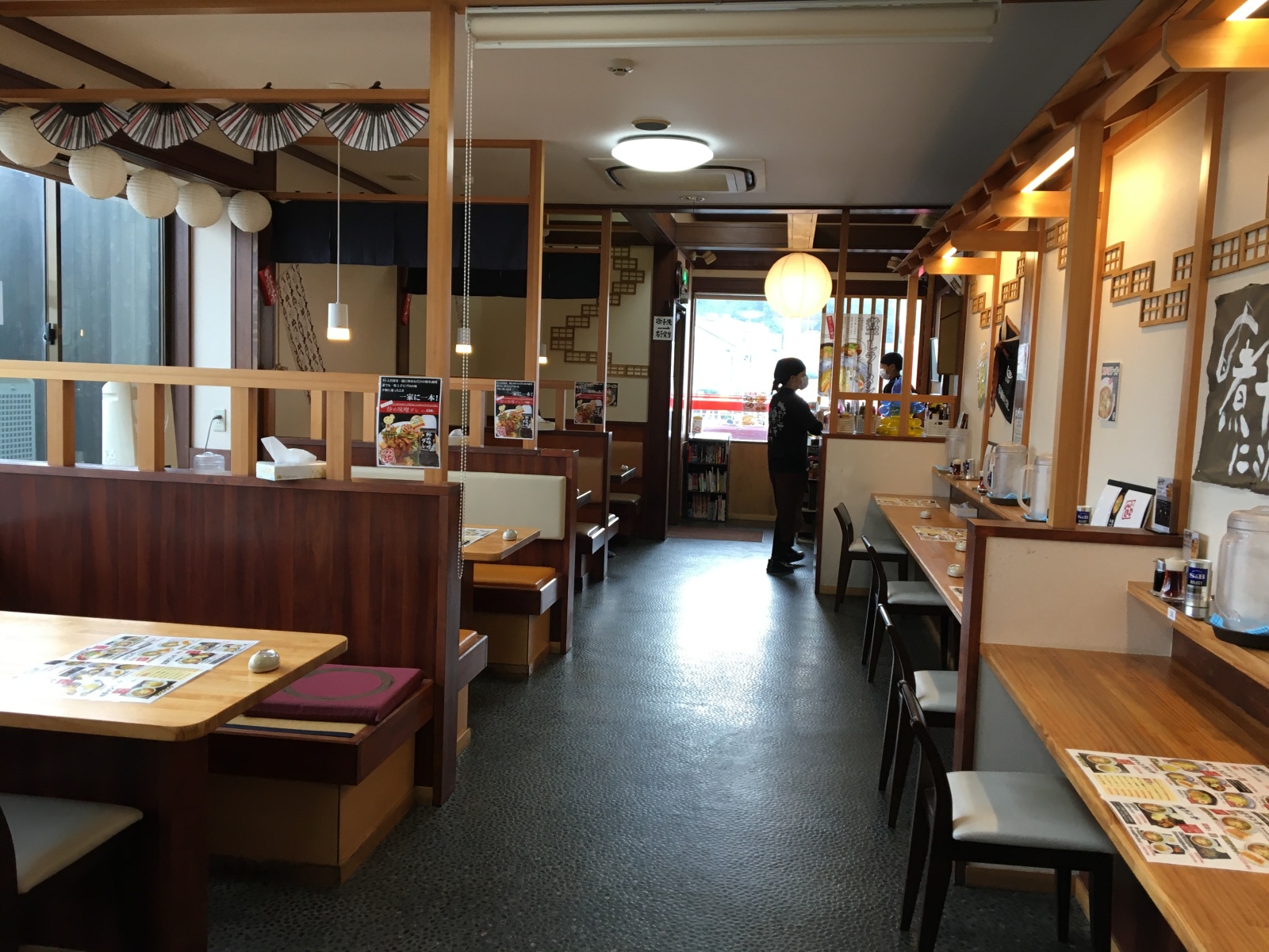 らーめんふぁみりー岡山店・店内