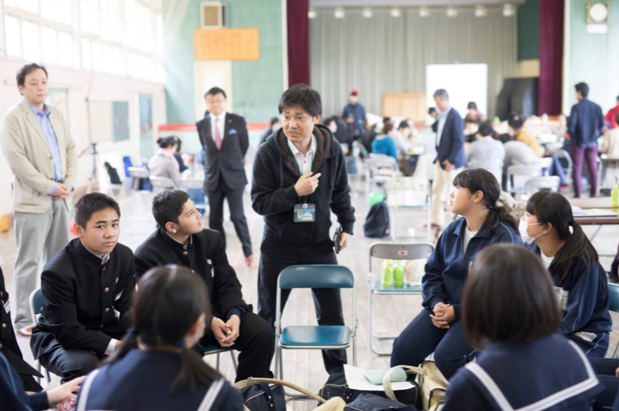 プログラムに参加する中学生に想いを伝える。