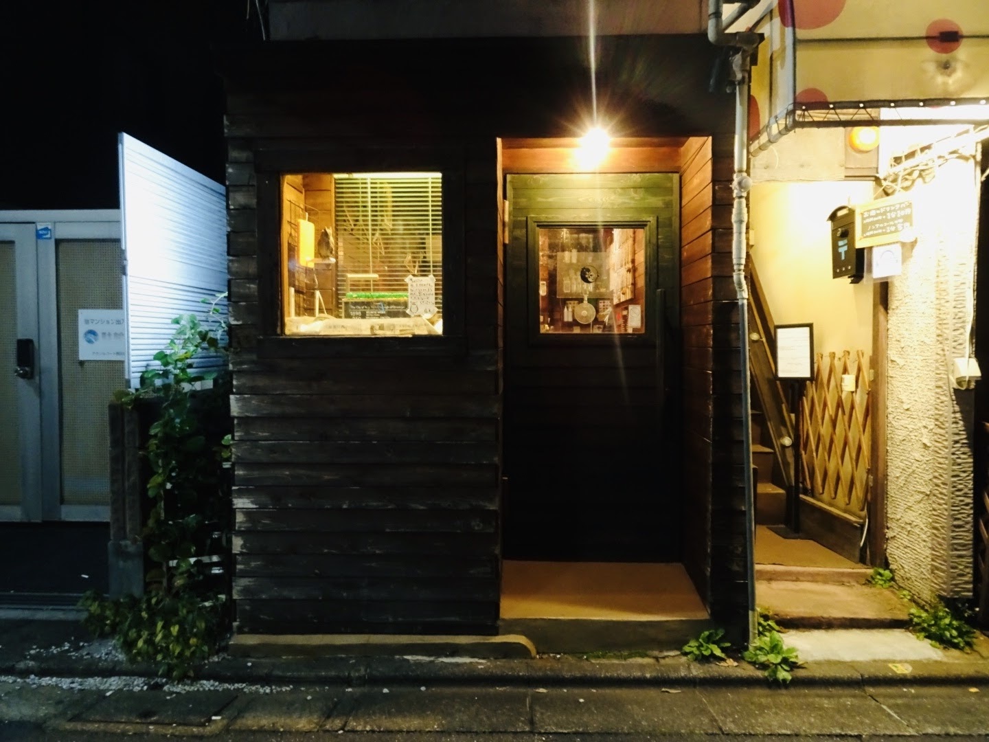 隠れ家のようなこじんまりとしたお店