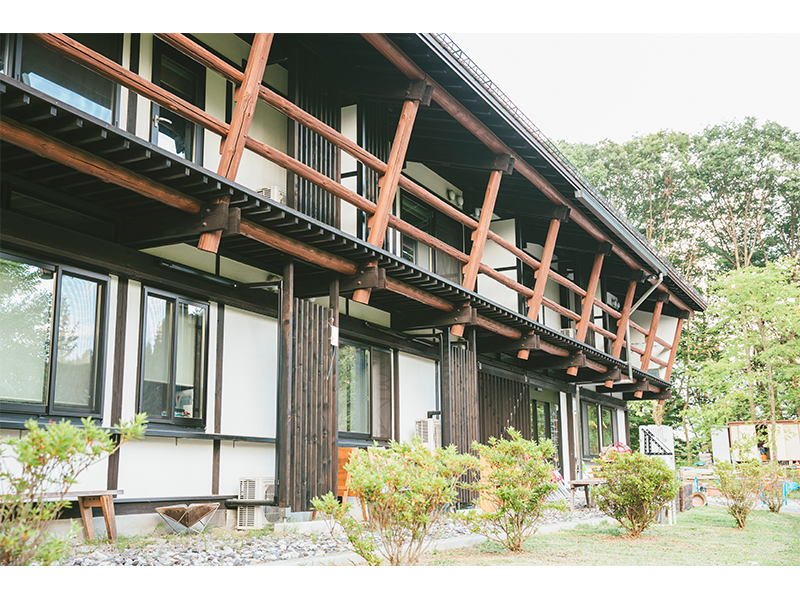長野県・富士見町にある『テレワーク&コワーキングスペース富士見 森のオフィス』。