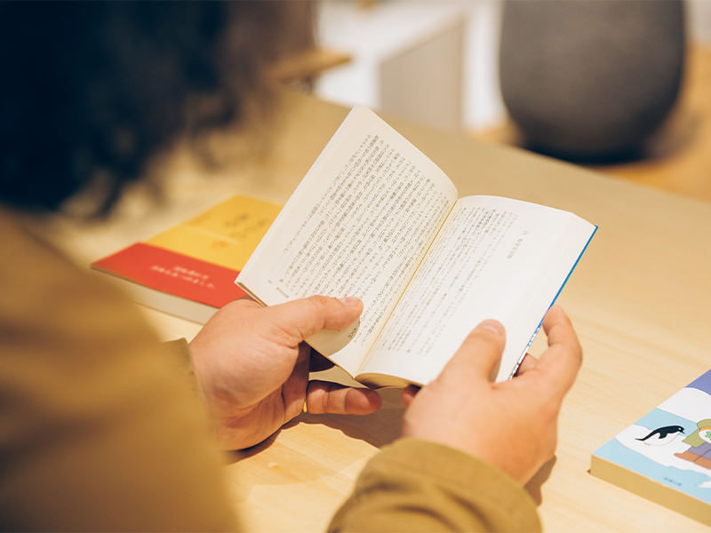 純粋な読書好きと、本の作り手という両面の立場から、背中を押してもらった5冊を選んでくれた。