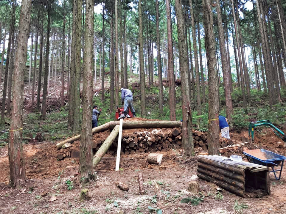 山林でのコース整備の様子。
