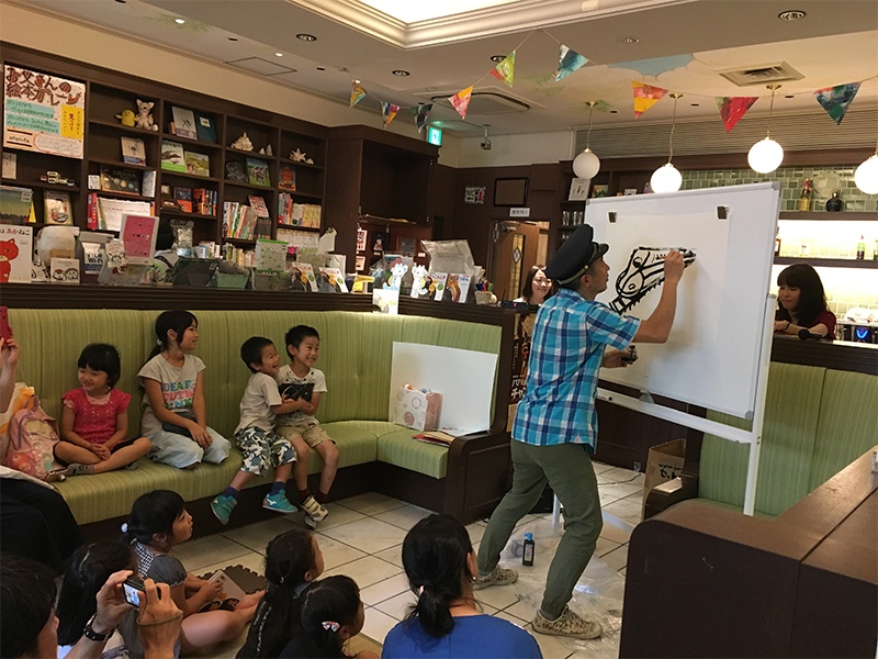 「誰かに、何かに出合える絵本店」になるようイベントも多数開催。