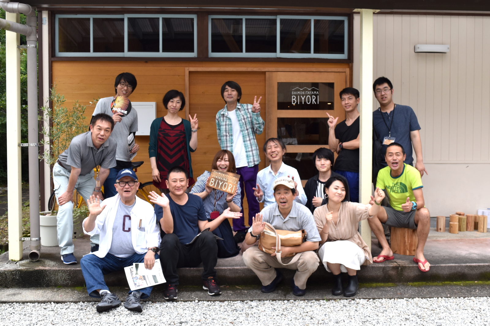⑦コワーキングスペース「BIYORI」で記念撮影。