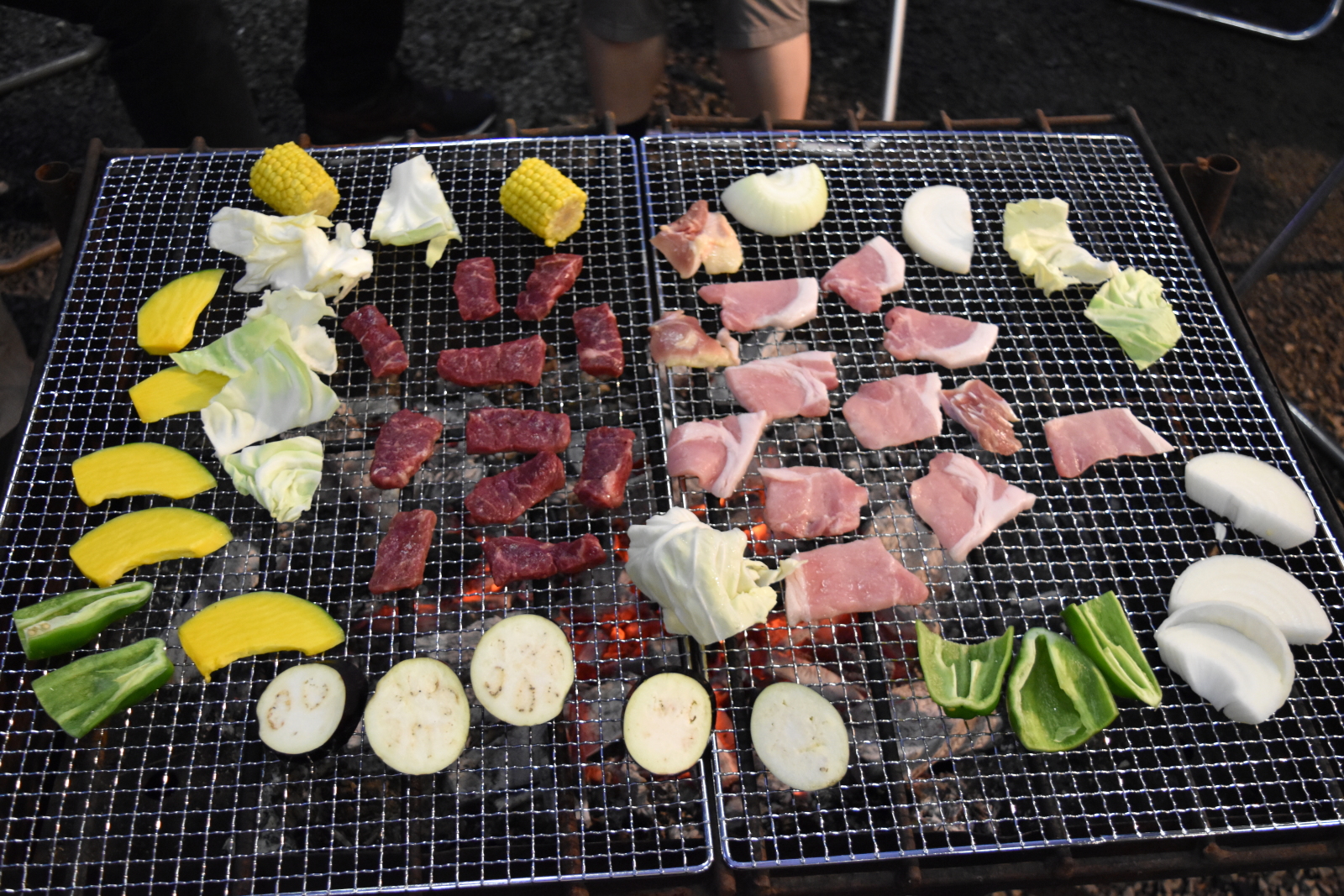 ⑧夜はBBQで受講生と住民が交流を深めた。