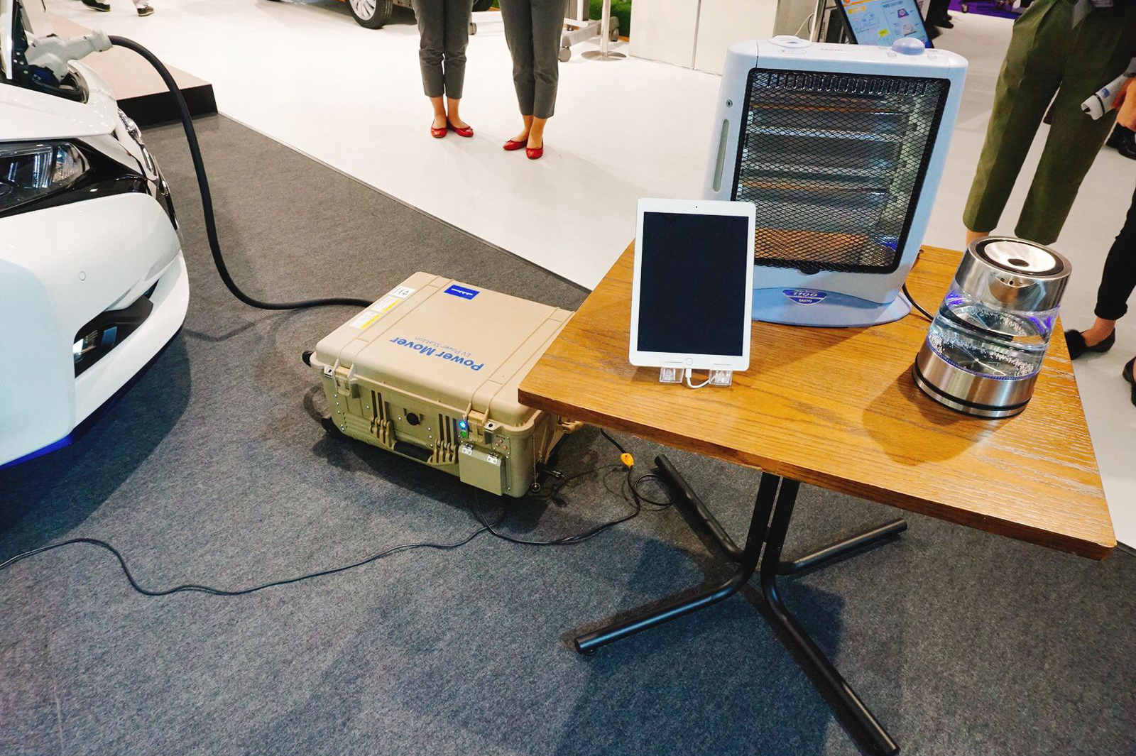 実際の給電のデモンストレーションも行われた
