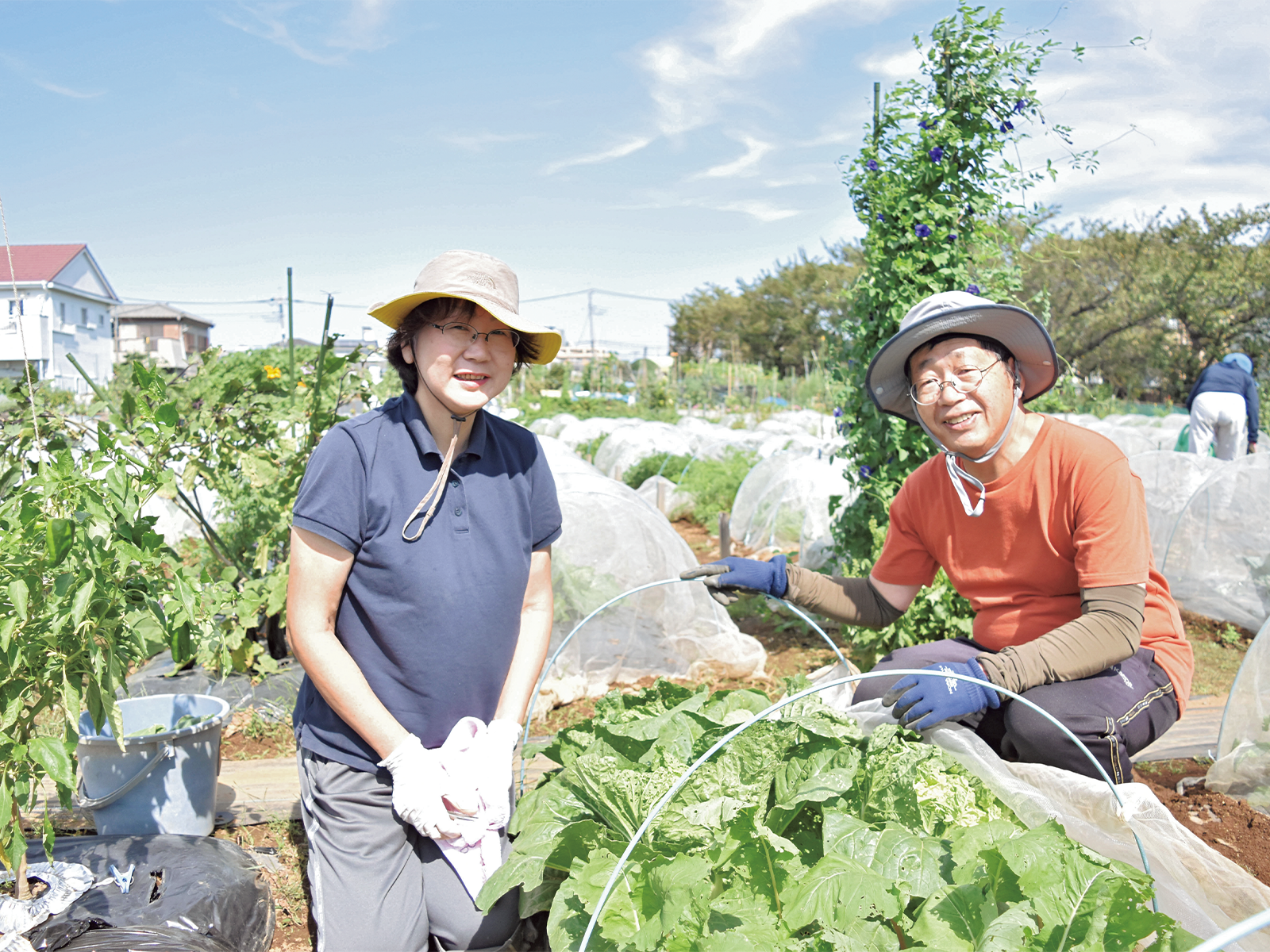 5年前の開園時から利用している宮内さんご夫妻。野菜が成長するまでの過程が楽しいと話す。