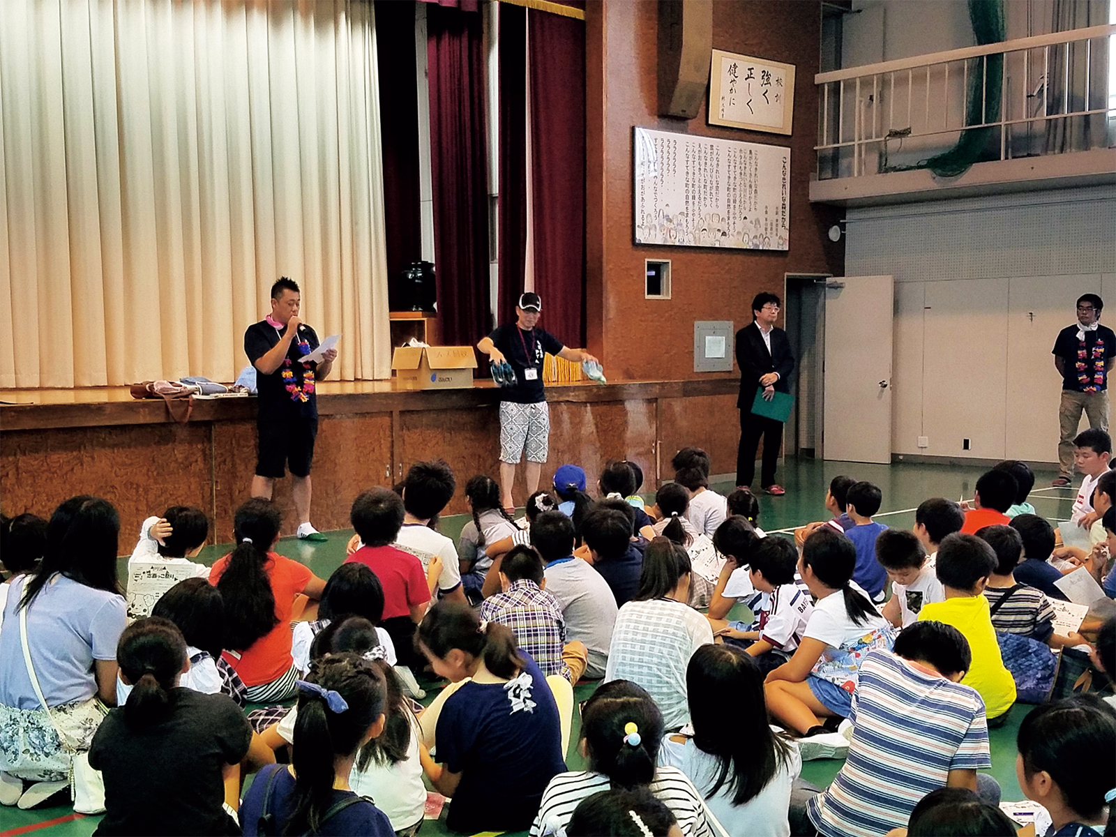 名古屋市立志段味西小学校でのシューズ回収の様子。