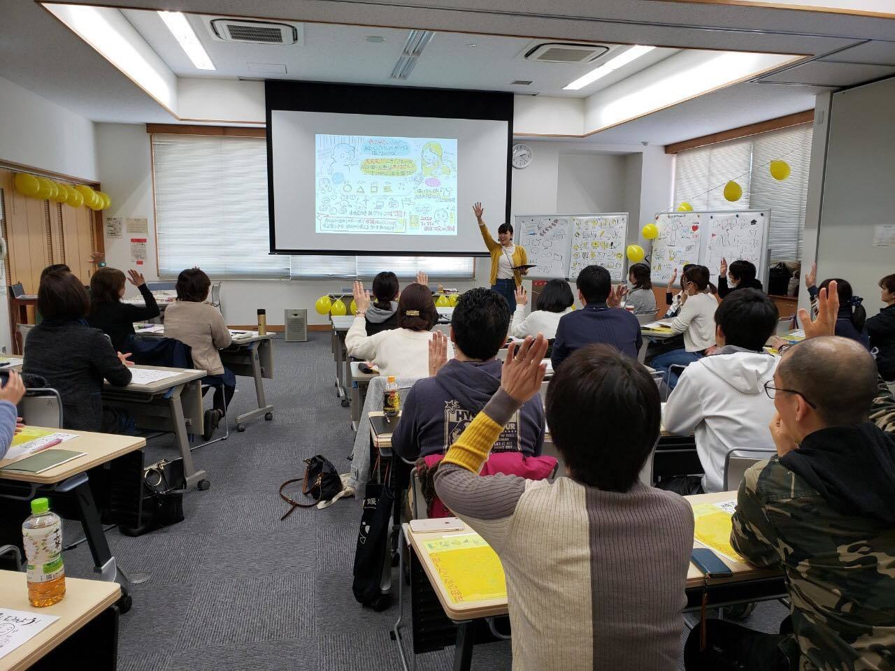 山﨑さんがグラレコ講座をしている様子