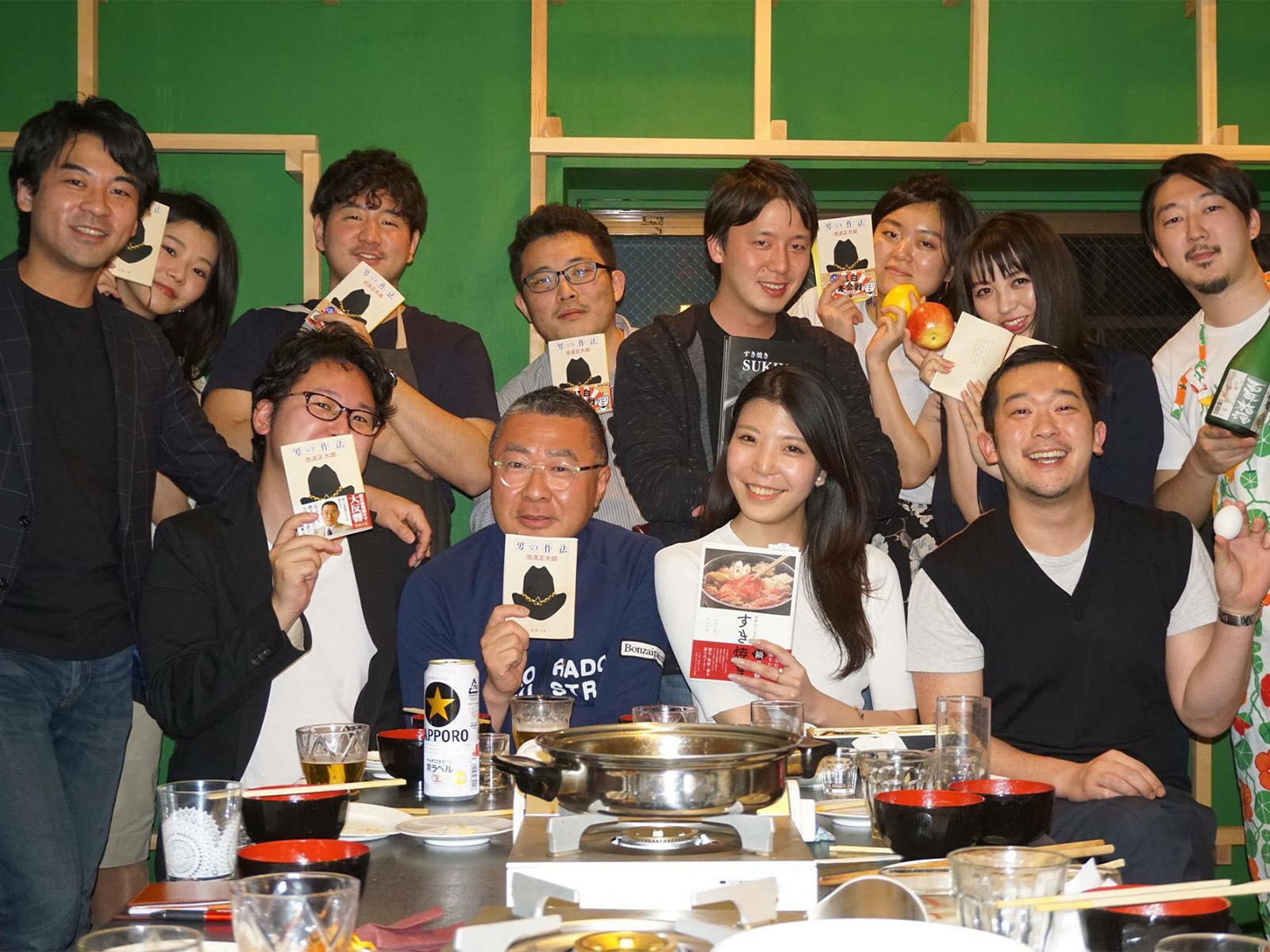 本を読みながら、肉を食べる企画「肉BOOKS」。池波正太郎さんの作品を読みながら、池波流のすき焼きを楽しみました!(『東京ENGAWA』にて)