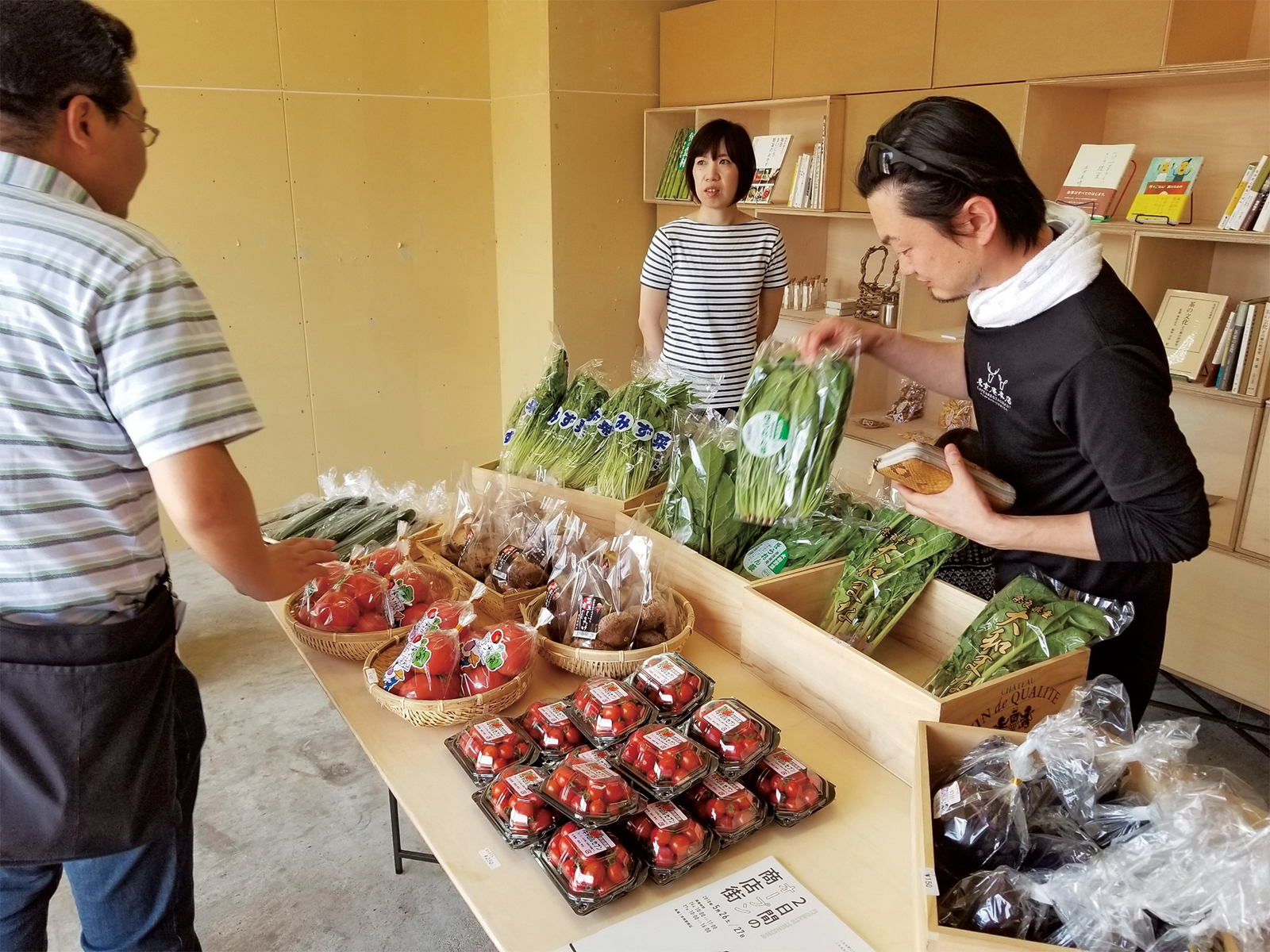2日間のオープン商店街。八百屋さんも出店。