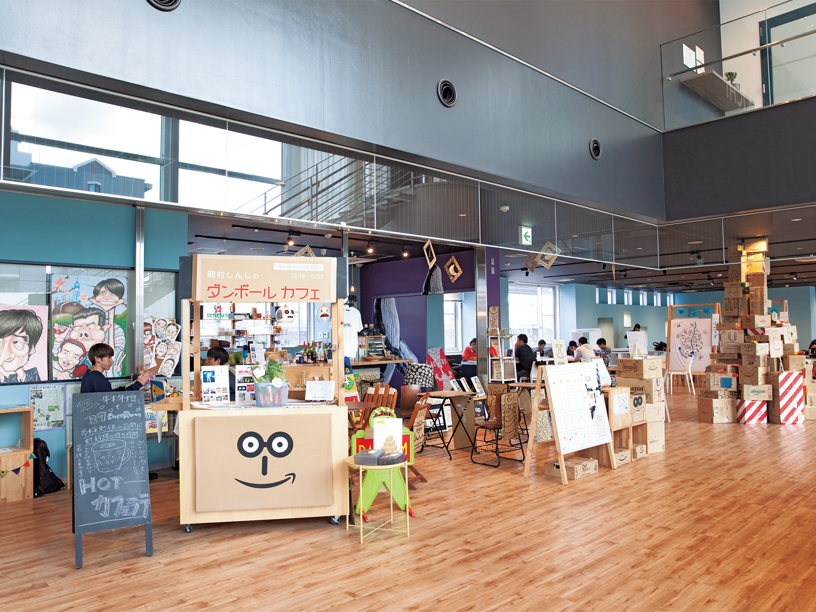 『cafe Ruruq』で「Ruruq Art Jack」が開催され、ダンボール作品を展示。