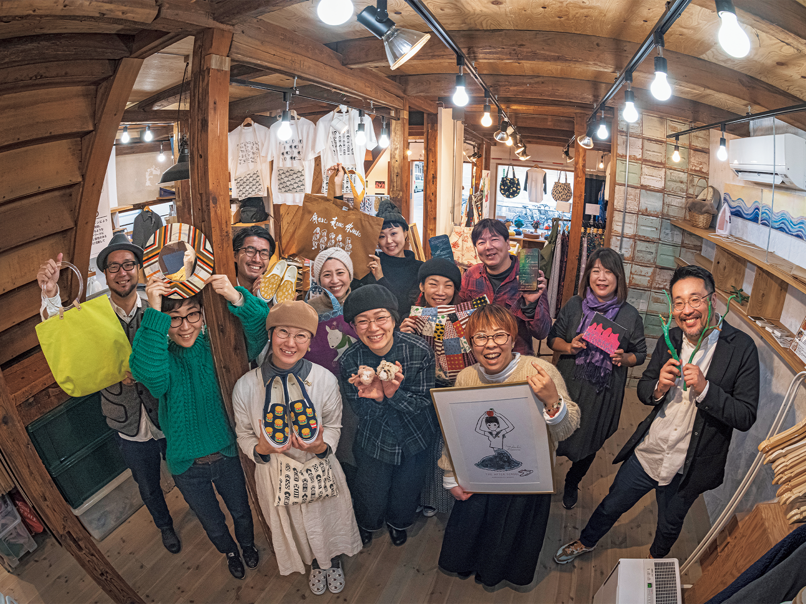 店舗と工房が一体となった『ヨリドコ大正メイキン』1階で。毎週土・日曜には『ヨリドコSHOP』(11時~17時)として一般向けにオープンしている。