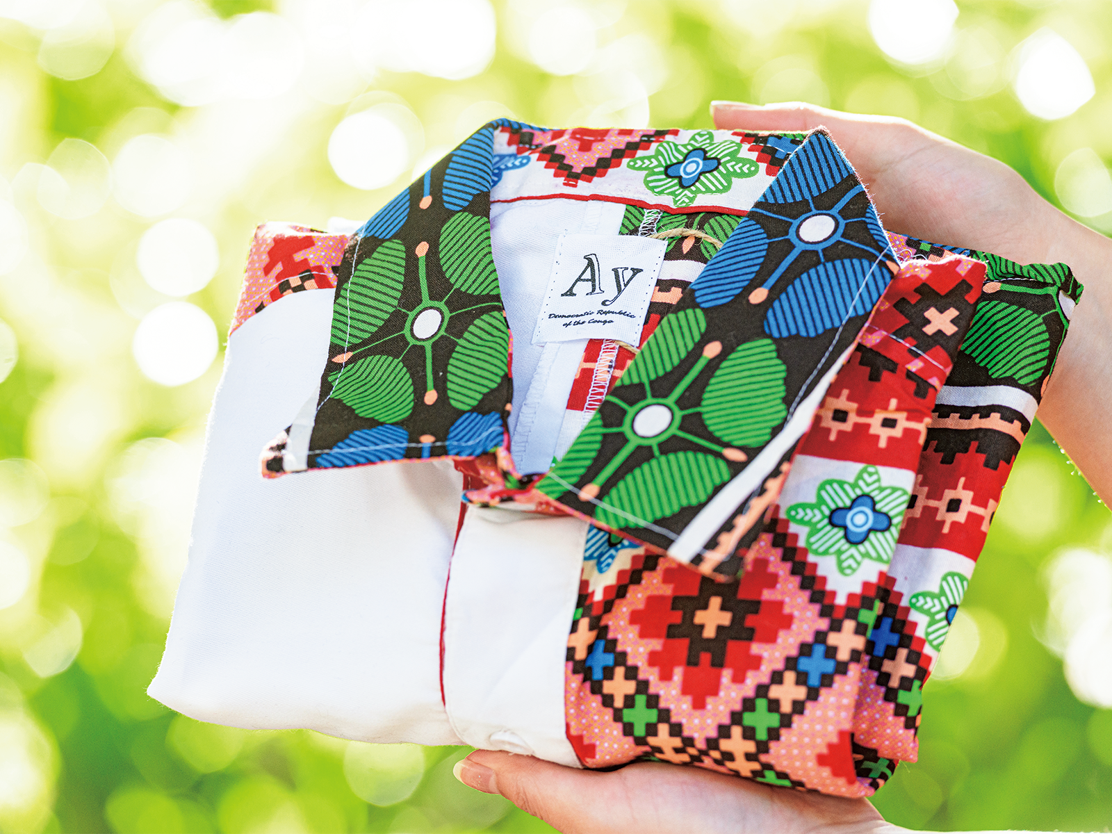 『Ay』のシャツ。