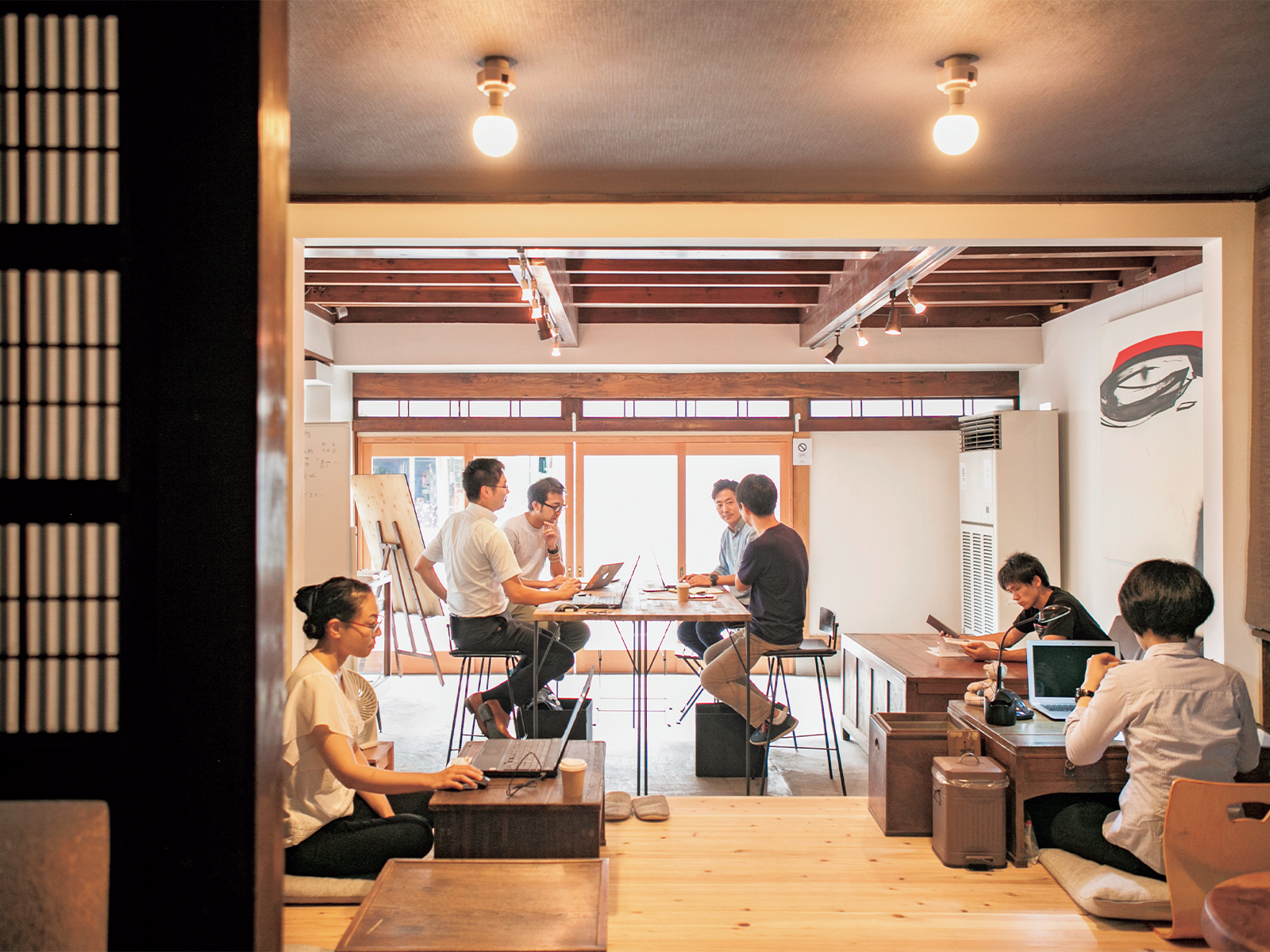 『Coworking & Café yuinowa』では、新たなコミュニティが生まれている。
