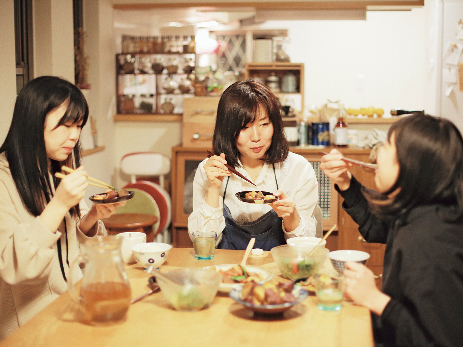 あえて食卓を囲む。自然と会話が生まれるし、なんだか素直になれる気がする。
