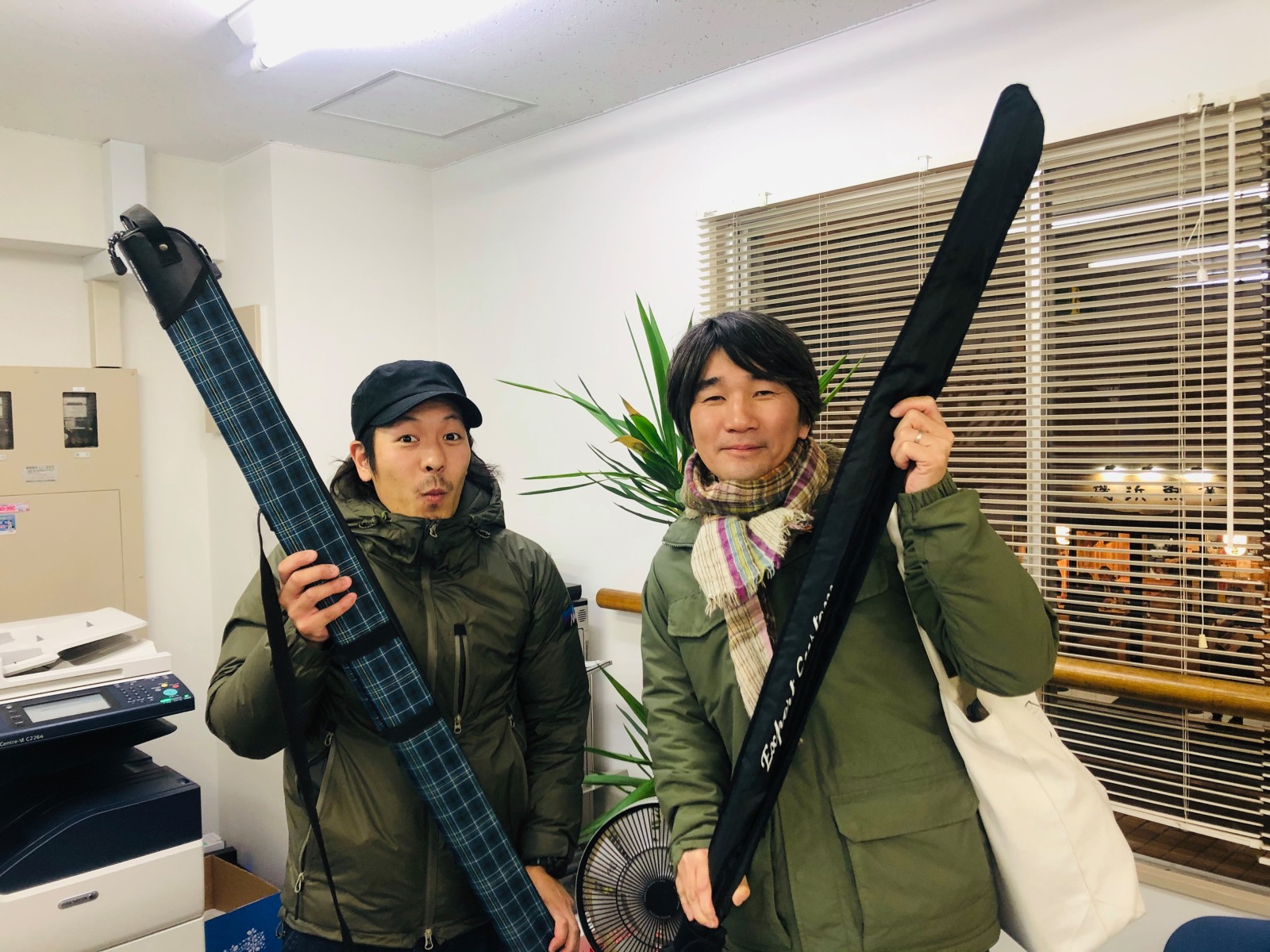 左から、ホンマとぼく。いつもタナゴとイワナの話をしている。