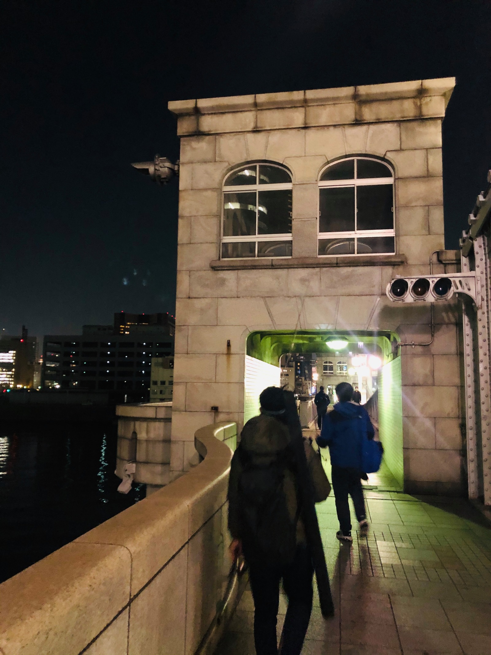 東京の水辺は歴史的建造物も多く、こちらもセットで味わえていい経験。