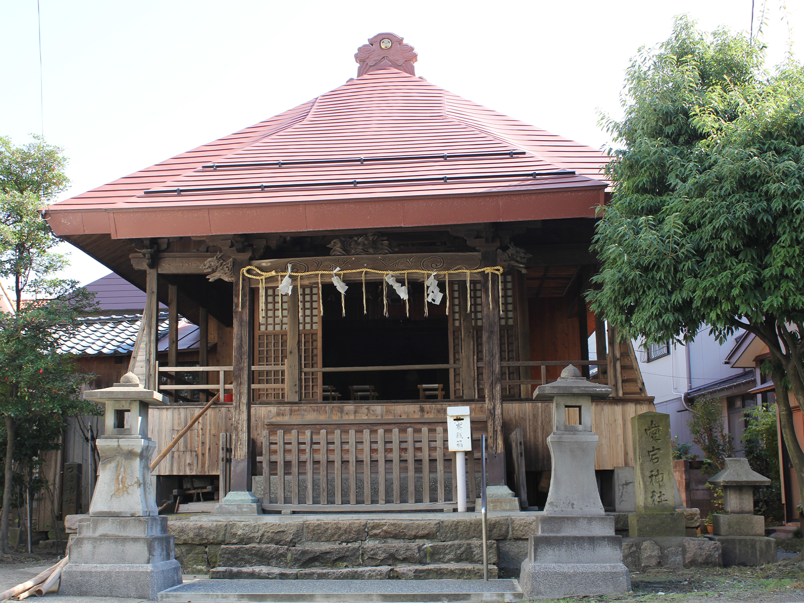 池田さんが宮司を務める古町愛宕神社。新潟市の繁華街にある。地域の発展に寄与しようと、古町愛宕神社の境内に校舎を設け、教育事業をスタートさせたのがNSGグループの始まり。