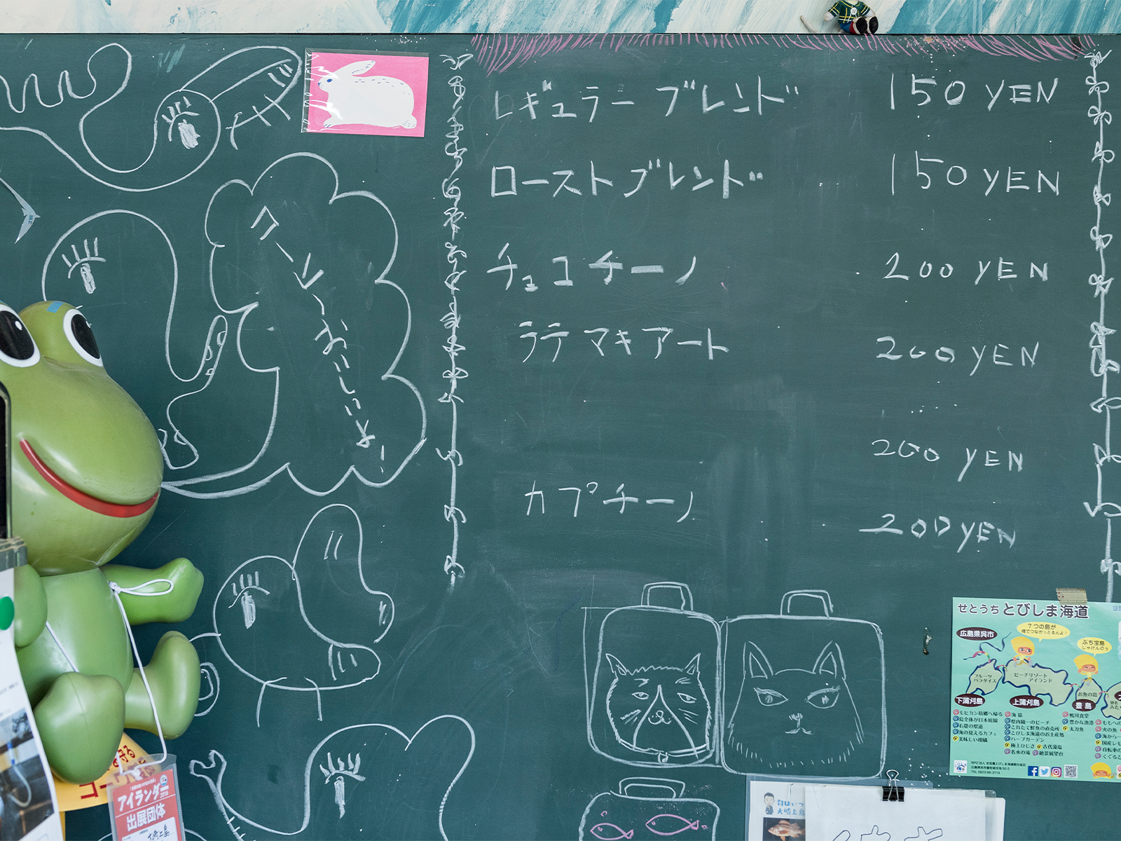 カフェは島の人がリピートしやすい値段設定に。