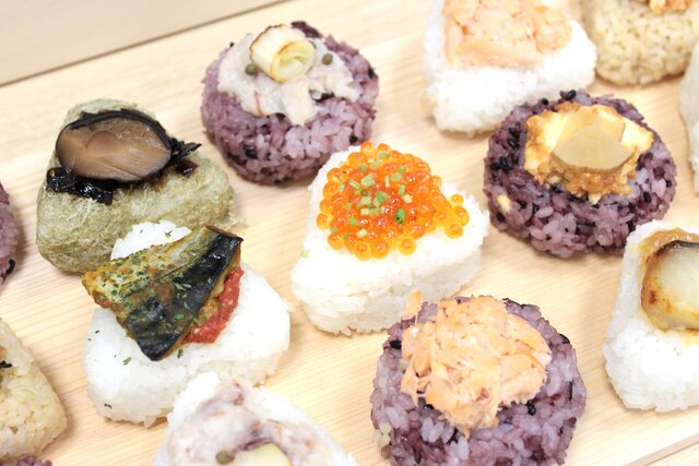 おにぎり美味いんだな 結局こういうのが一番うまいんよネ〜 ねぎとろおにぎり😁