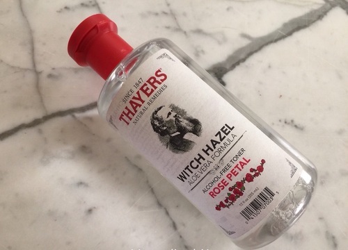 皮膚科医に相談してください