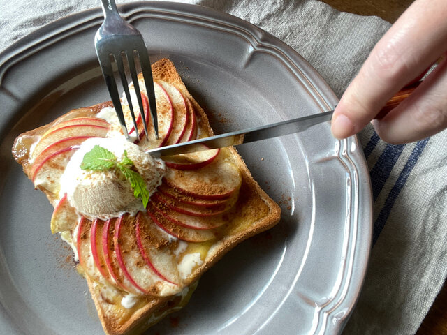 外はサックリ中はトロ〜リ❤︎リンゴを使って簡単ちょっとお洒落な*sweetsトースト*