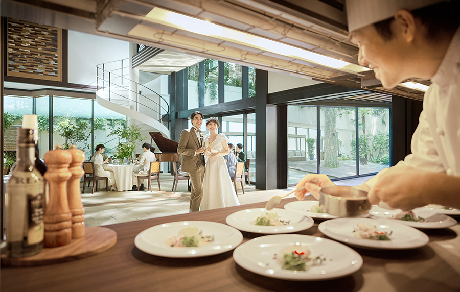 オープンキッチンから ”できたて””香り”の 丁寧なおもてなし