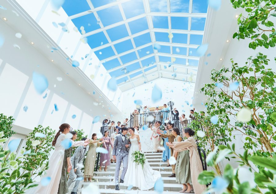 新郎新婦とゲスト・結婚証明書