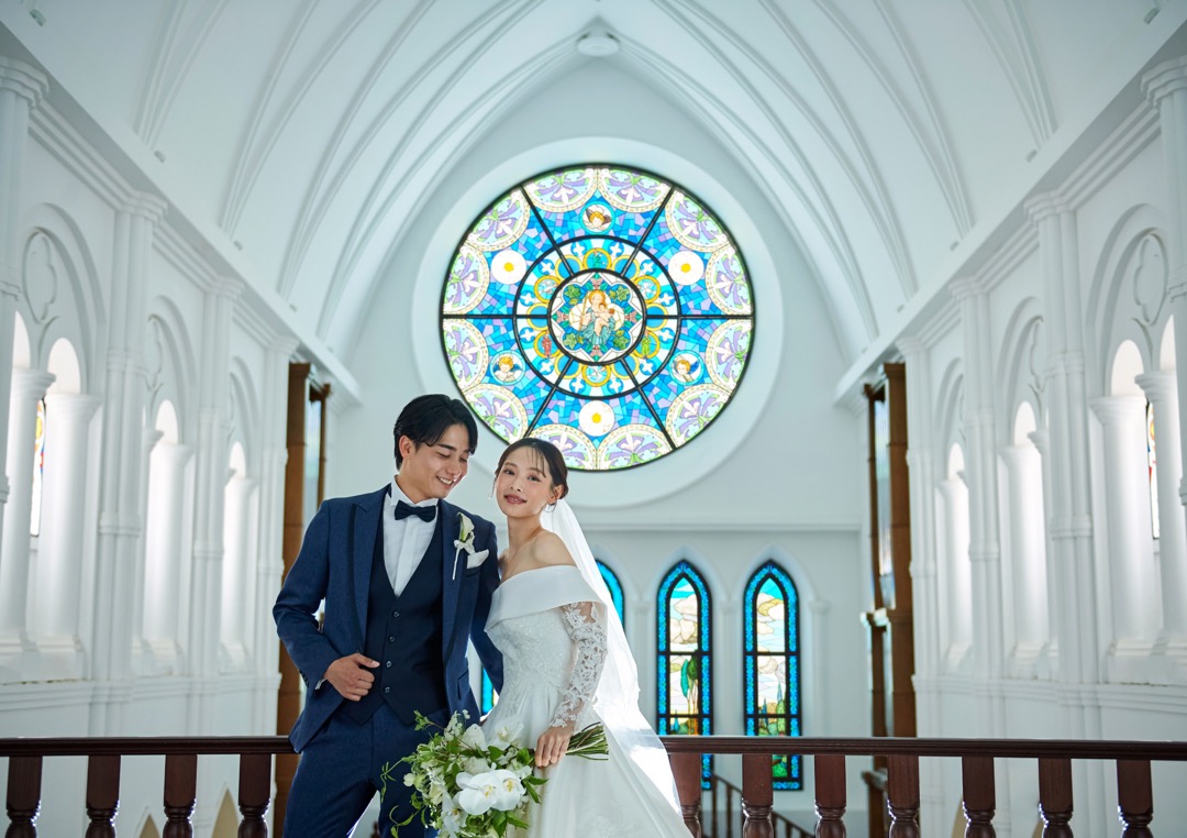 新郎新婦とゲスト・結婚証明書