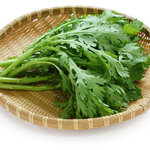 春菊｜健康と美容に嬉しい栄養がいっぱい！ 子どもも食べやすい調理方法も紹介