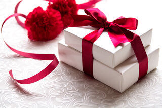 【年代別】母の日に人気の実用的なプレゼントは？予算ごとのおすすめアイテム