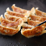 おうちで餃子を作ろう！簡単な包み方や上手な焼き方、タレのアレンジも