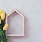 【贈る相手別】新築・引っ越し祝いの相場。渡すタイミング・のしのマナーも解説