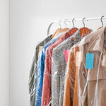 クリーニング代の相場はいくら？コートなど種類別の料金＆預ける際のポイントも