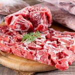 冷凍肉を正しく解凍する方法！今すぐ使える裏技と衛生上やってはいけないことを紹介