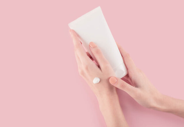 日焼け止めの正しい塗り方！パーツ別のポイントや塗る順番、NG行動を解説