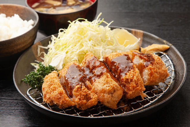 トンカツ×キャベツは理想の組み合わせ! お店みたいなふわふわ千切りのコツも