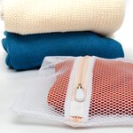 ニットが縮まない洗い方｜洗濯のポイントや縮んでしまった時の対処法も