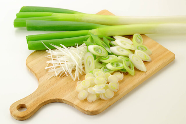 長ネギ・万能ネギを冷凍保存したい。コツや保存期間、おいしい食べ方も