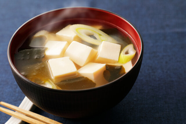 【味噌汁のおすすめ具材】定番の組み合わせから変わり種まで。飽きないコツも