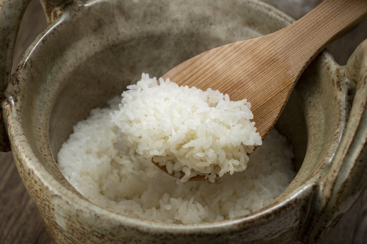 湯気が立ちのぼる土鍋ご飯