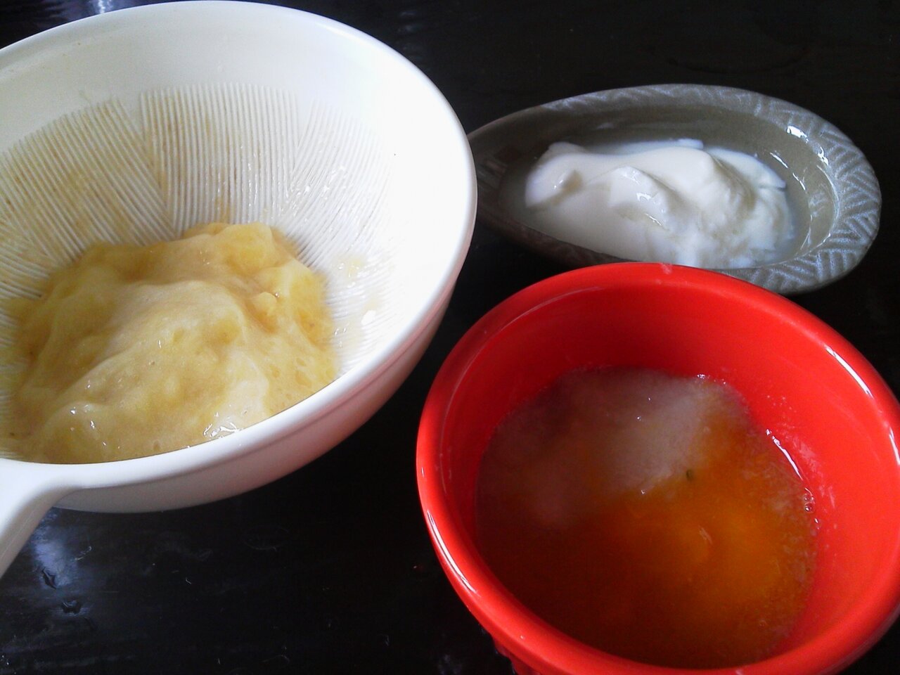 りんごを使ったペースト状の離乳食