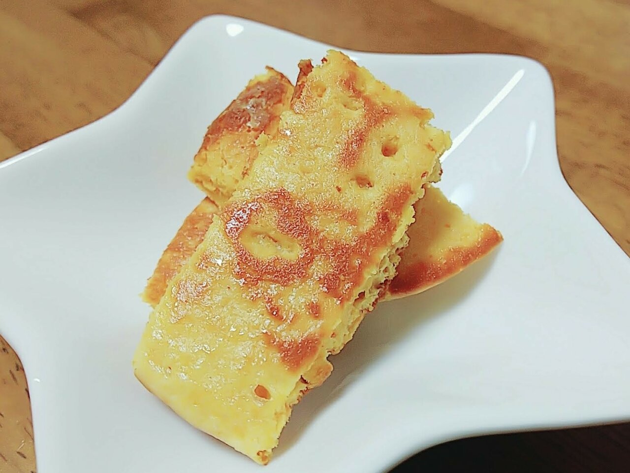 食べやすいサイズにカットされたパンケーキ