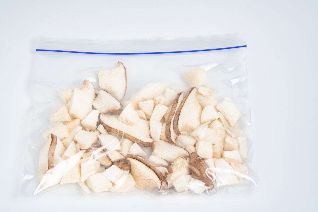 エリンギが入ったフリーザーバッグ