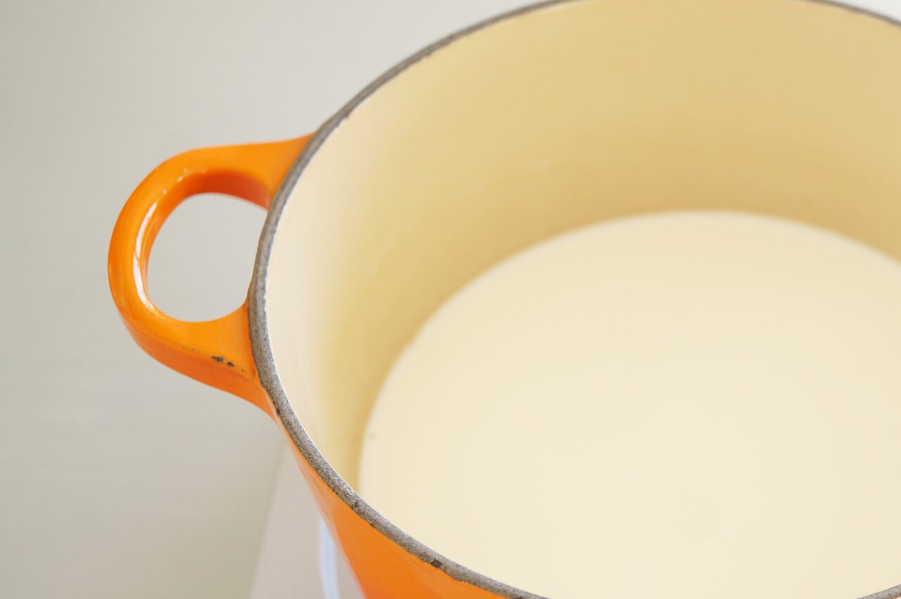 お鍋に入ったミルクスープ