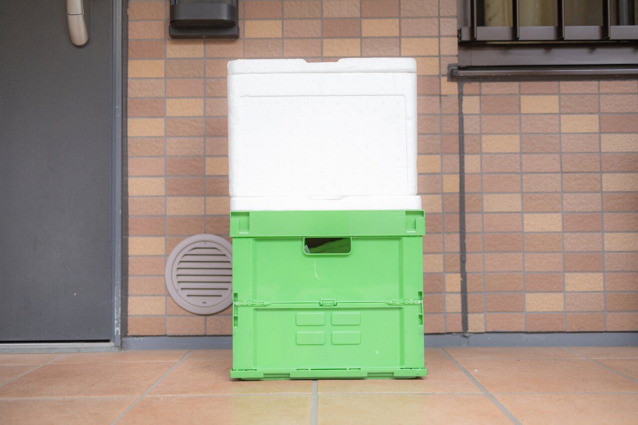 玄関に置かれた宅配