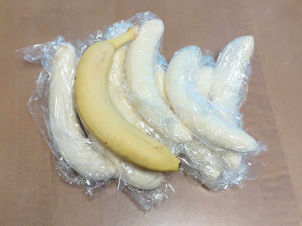 ラップに包まれたバナナ