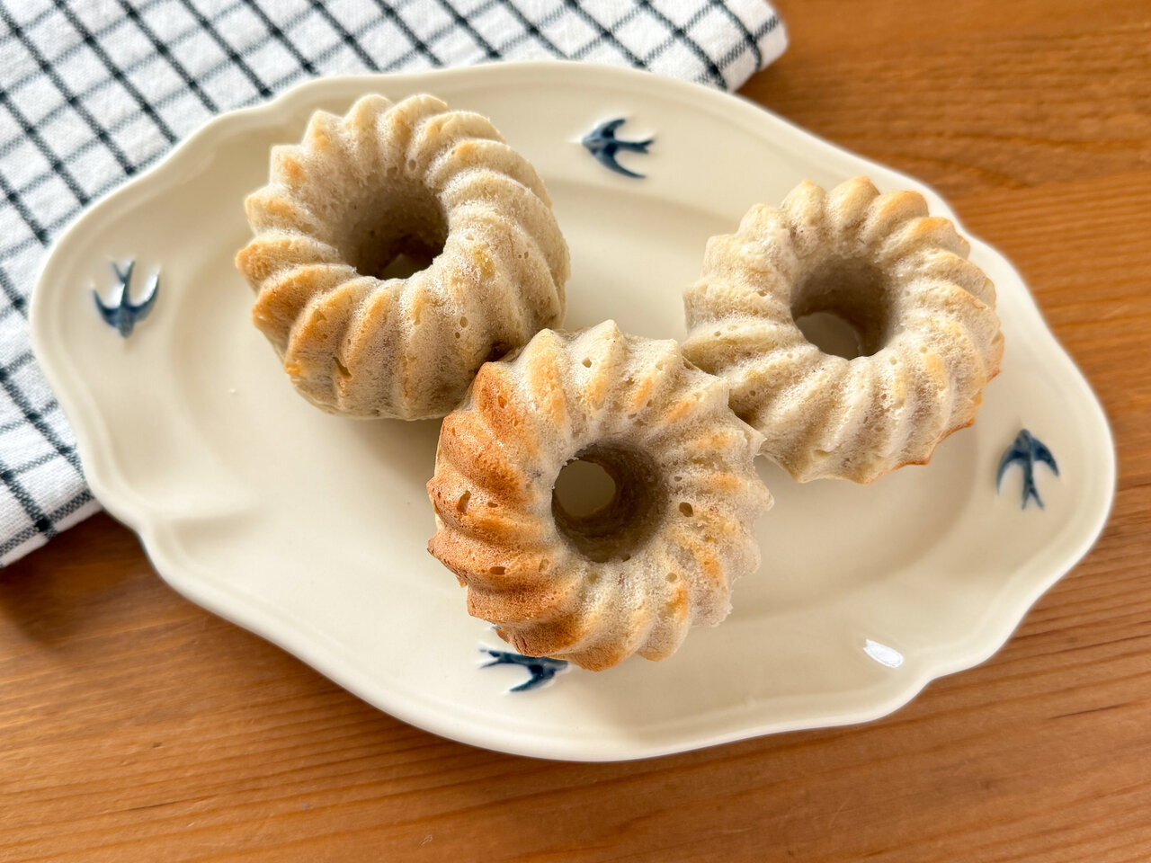 盛られたドーナツ