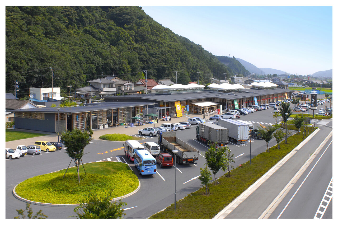 道の駅上品の郷の全景